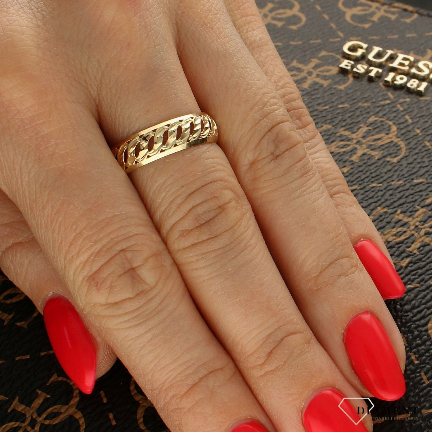 Złoty pierścionek 585 grawerowany obrączka PI 6132.jpg